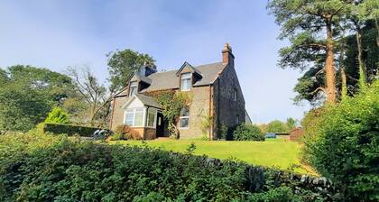 Glenterry Farmhouse - a house that sleeps 6 guests in 3 bedrooms