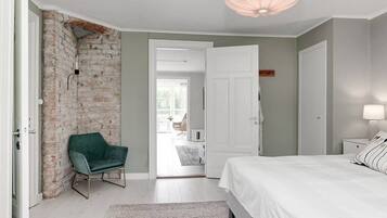 4 bedrooms, iron/ironing board, free WiFi