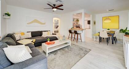 Enchanting 2BR/1BA Casita 2 blocks to Beach