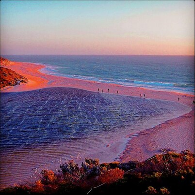 Ocean Blue Cottage ~ Stunning Ocean Views ~ All Linen Incl & Pets Welcome!