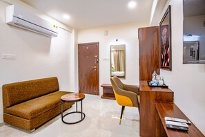 Standard Room | In-room safe, desk, soundproofing, iron/ironing board - Treebo A1 Residency, Hingna T Point (Nagpur)