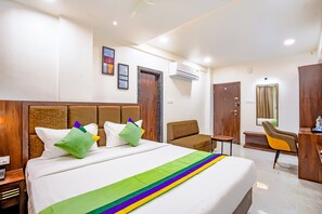 Standard Room | 1 bedroom, in-room safe, desk, soundproofing