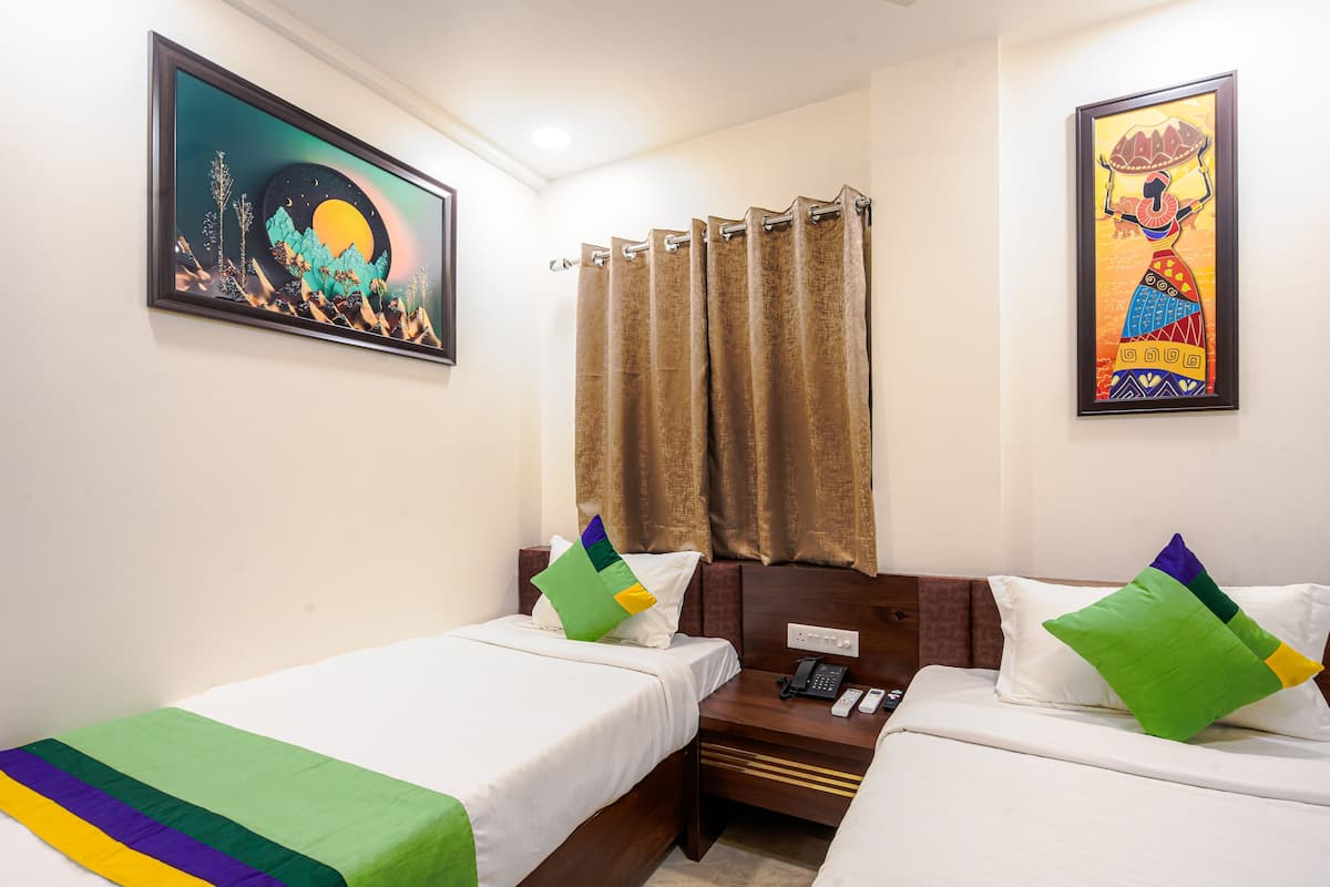 Economy Room | In-room safe, desk, soundproofing, iron/ironing board