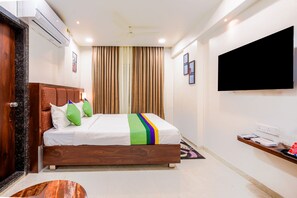 Standard Room | 1 bedroom, in-room safe, desk, soundproofing