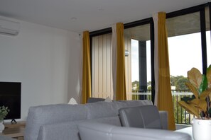 Smart TV - ZMITH Apartment - BROOKE
(Near AIS, GIO Stad., UC & Nth - Canberra Hosp) (Bruce)