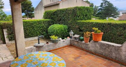 A 3 mn Ă Pied de L'Ă©tang de Berre, Grande Maison 4 ch. Jardin ClĂŽturĂ© de 1000mÂČ