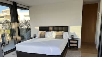3 slaapkamers, een strijkplank/strijkijzer, gratis wifi, beddengoed