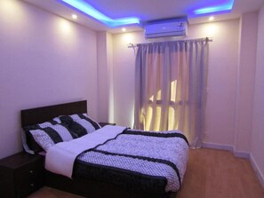 3 bedrooms, iron/ironing board, WiFi, bed sheets - Al Rehab Apartments (Alrehab city - New Cairo Governorate)