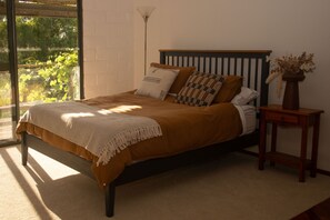 5 bedrooms, desk, iron/ironing board, free WiFi