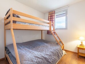 2 bedrooms