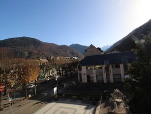 Exterior - Cozy downtown 2-bedroom apartment with parking and pets allowed (Bagnères-de-Luchon)