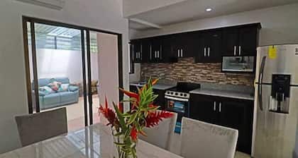 2-BD Unit with Pool, 2 Blocks from Beach