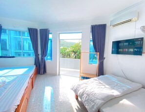 Phòng dành cho gia đình | Minibar, bàn, khu vực làm việc phù hợp cho laptop 