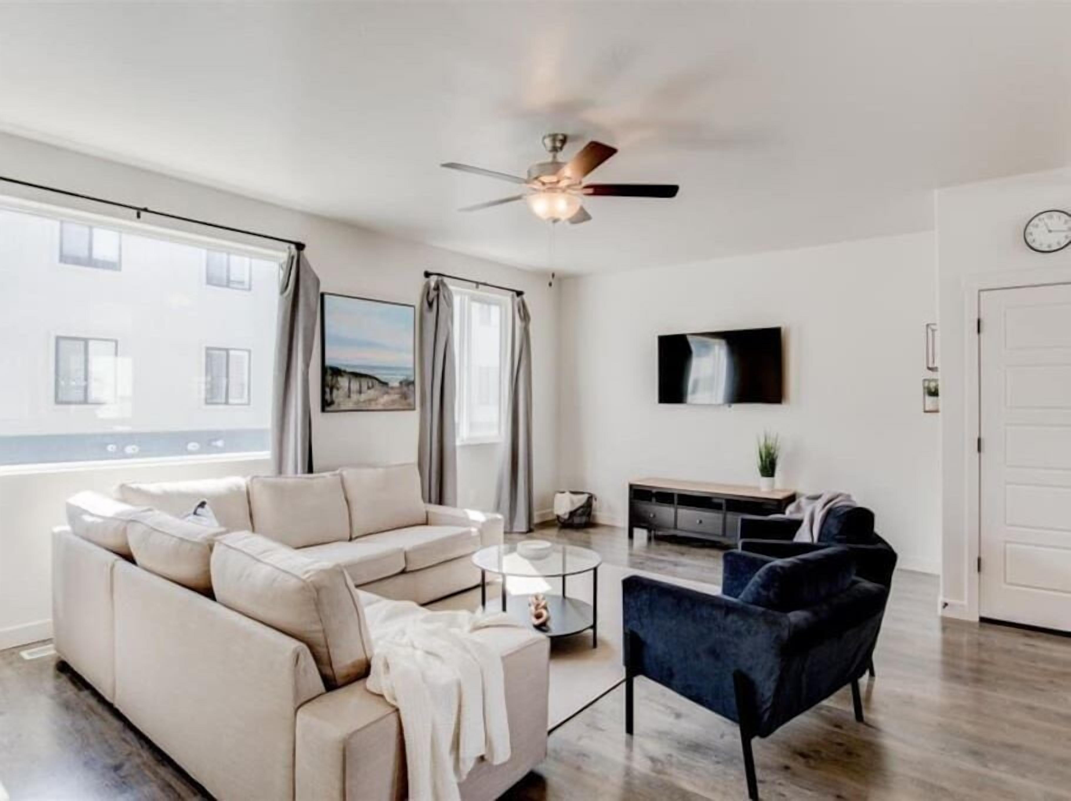 PickleBall Courts, Pet Allowed, KidsPark nearby!