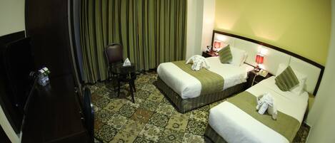 Klassieke Twin kamer | Een minibar, een kluis op de kamer, een bureau, een laptopwerkplek