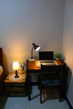 Apartamento clásico | 1 dormitorio, decoración individual, mobiliario individual y escritorio