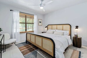 6 عدّة غرف نوم ومكتب ومكواة/لوح كي وواي فاي