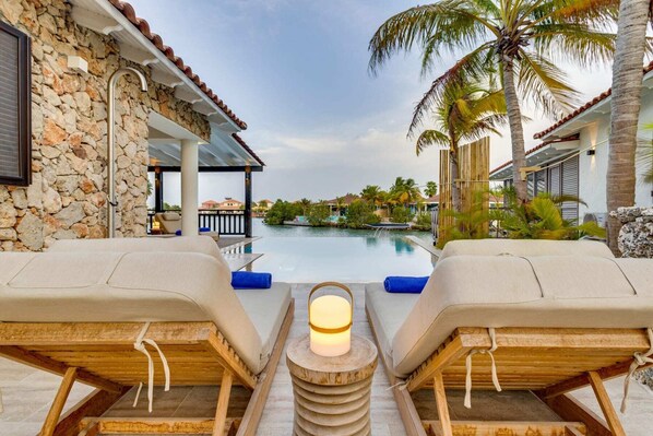 Pool - Coral Laguna right on the Laguna Marina and with a refreshing infinity pool (Kralendijk)