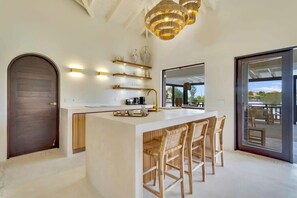 Fridge, microwave, oven, stovetop - Coral Laguna right on the Laguna Marina and with a refreshing infinity pool (Kralendijk)