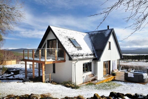 Exterior - Tom's Lodge (Boat of Garten)