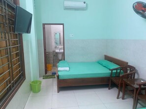 Quarto família | Escrivaninha, Wi-Fi de cortesia, roupa de cama