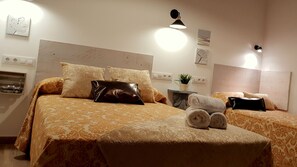 7 bedrooms, desk, iron/ironing board, free WiFi - Ideal Familias 7 Dormitorios Jardin bbc Wifi 55 min de Madrid y 8 min de Segovia (revenga)