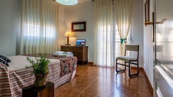 7 camere, una scrivania, ferro/asse da stiro, Wi-Fi gratuito