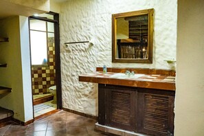 Bungalow Confort | Baño | Champú y papel higiénico