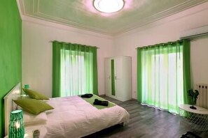 3 bedrooms, travel crib, WiFi, bed sheets