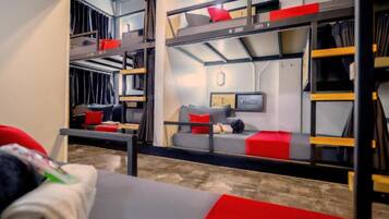 Minibar, desk, laptop workspace, free WiFi