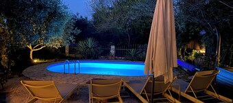 Cozy stone house with fireplace, pool, great beaches and hiking trails nearby