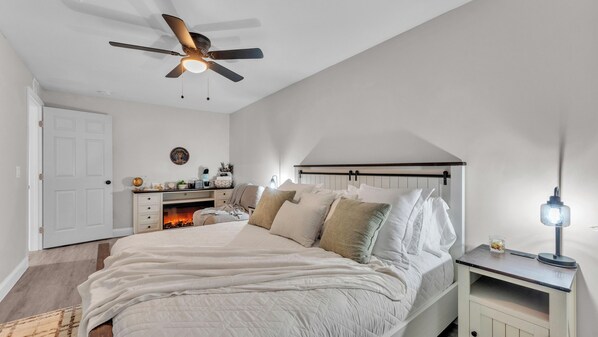 2 bedrooms, desk, iron/ironing board, travel cot