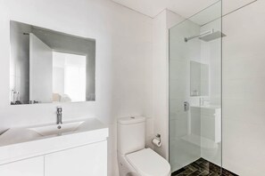 Shower - Shellharbour Lakeview Apartment (Shellharbour City Centre)