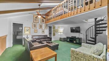 Condo, 5 Bedrooms | Living area