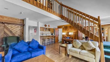 Condo, 5 Bedrooms | Living area