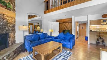 Condo, 5 Bedrooms | Living area