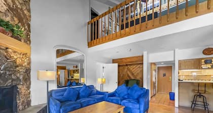 Cm425 Copper Mtn Inn 5 Bedroom Condo by RedAwning