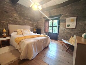 5 chambres, fer et planche à repasser, lit parapluie, Wi-Fi