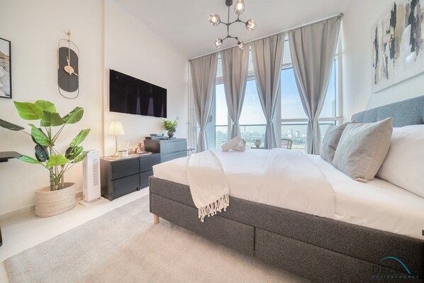 Safe på rommet, strykejern/-brett, wi-fi (inkludert) og sengetøy