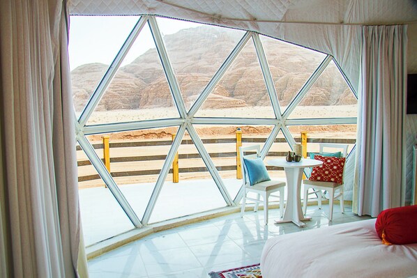 Coffres-forts dans les chambres, rideaux occultants, draps fournis