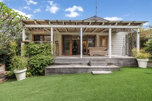 Terrace/patio - Hillsborough Cottage SWR - 8 Hill Street (South west rocks)