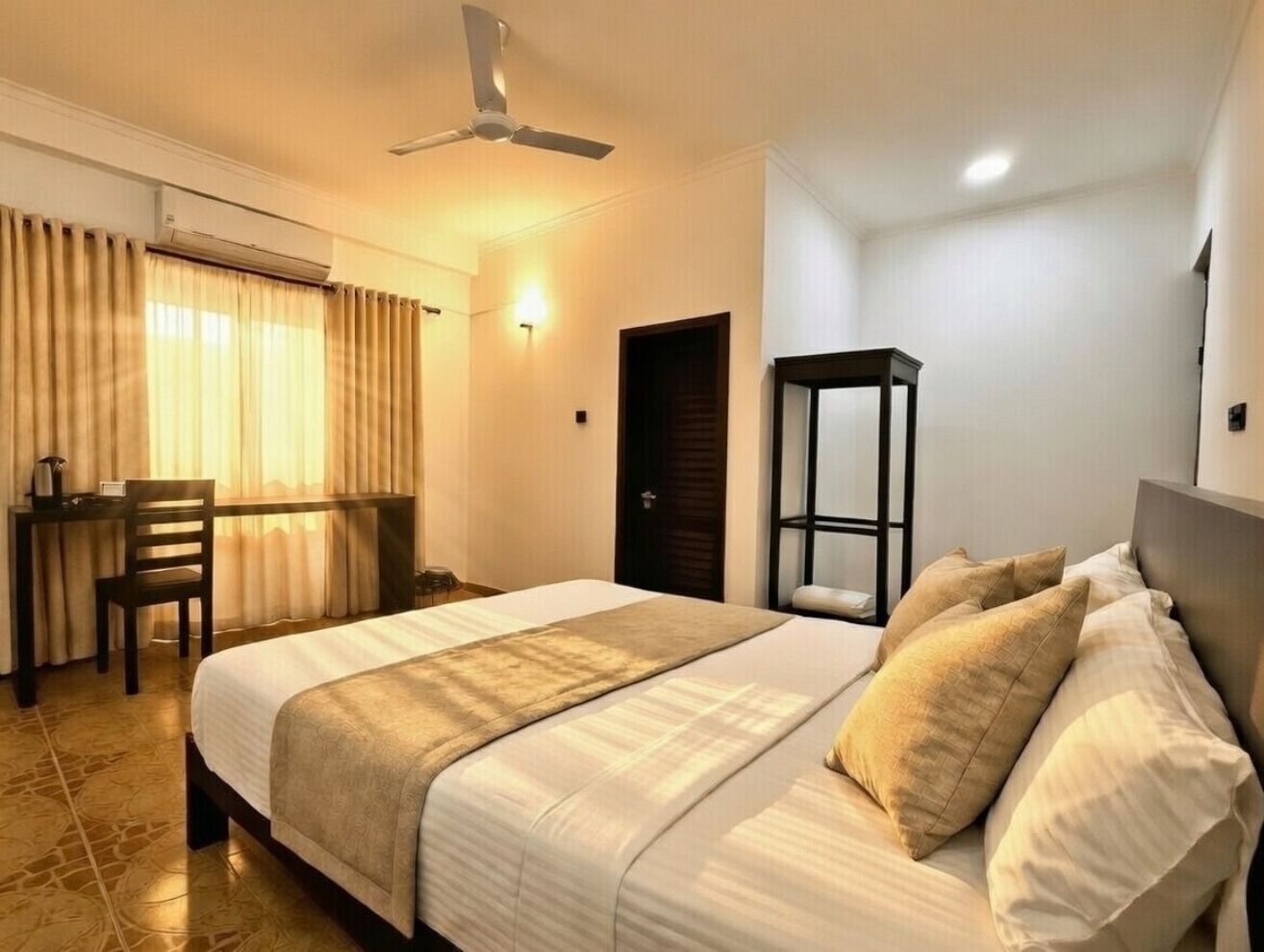 Egyptian cotton sheets, premium bedding, individually furnished, desk