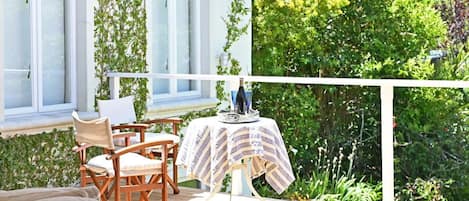 تناول الطعام بالخارج