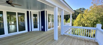 Carolina Beach Property. 3 Minutes to the Beach and Shops. Sleeps 15