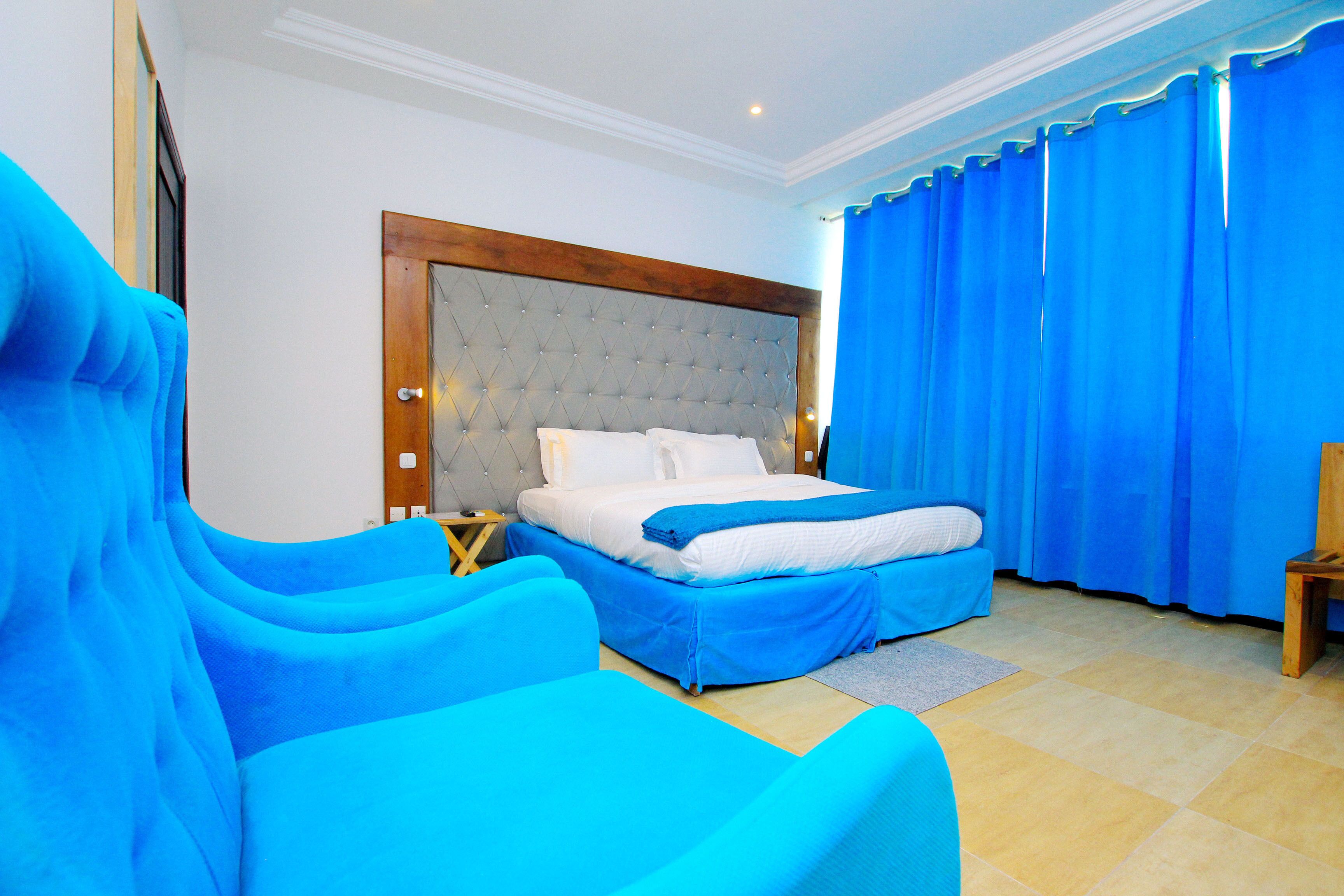 Habitación Grand, 1 cama King size | Minibar, caja de seguridad en la habitación y muebles diferentes 