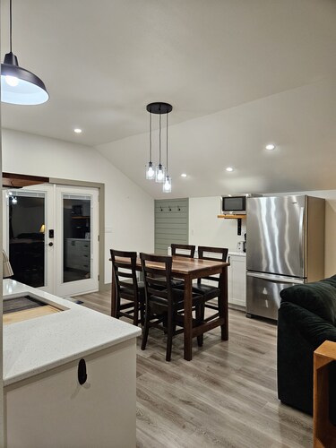 Cozy, private apt in small river town with short drive to city-border WI and IA.