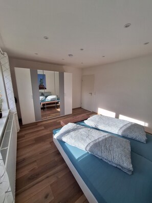 2 chambres, fer et planche à repasser, lit parapluie, Wi-Fi gratuit