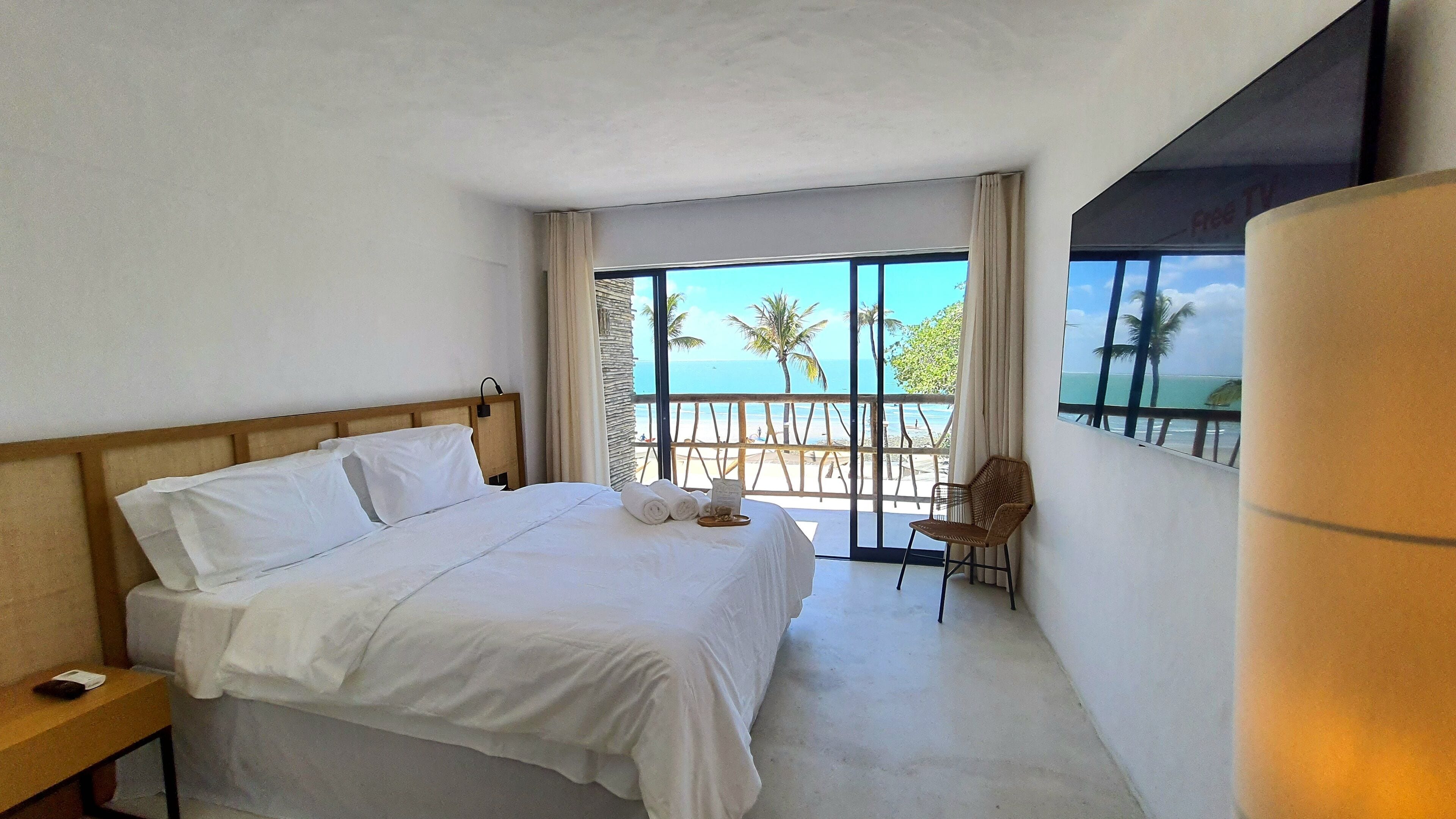 Ocean View | Minibar, in-room safe, desk, laptop workspace