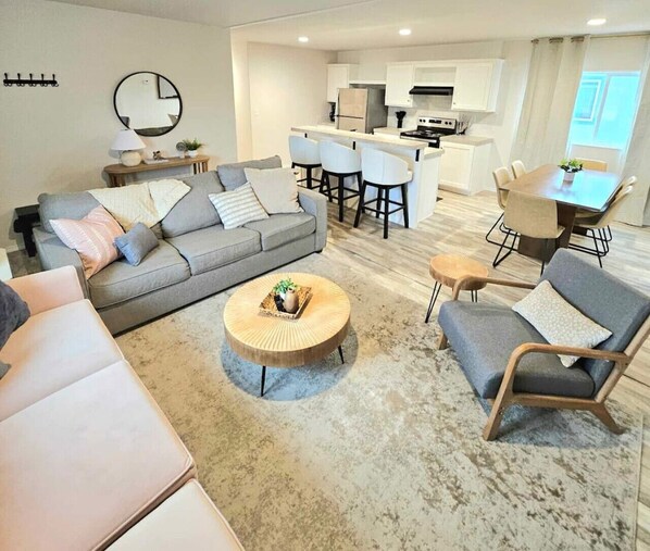 Smart TV, fireplace