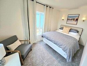 4 bedrooms, desk, iron/ironing board, travel cot